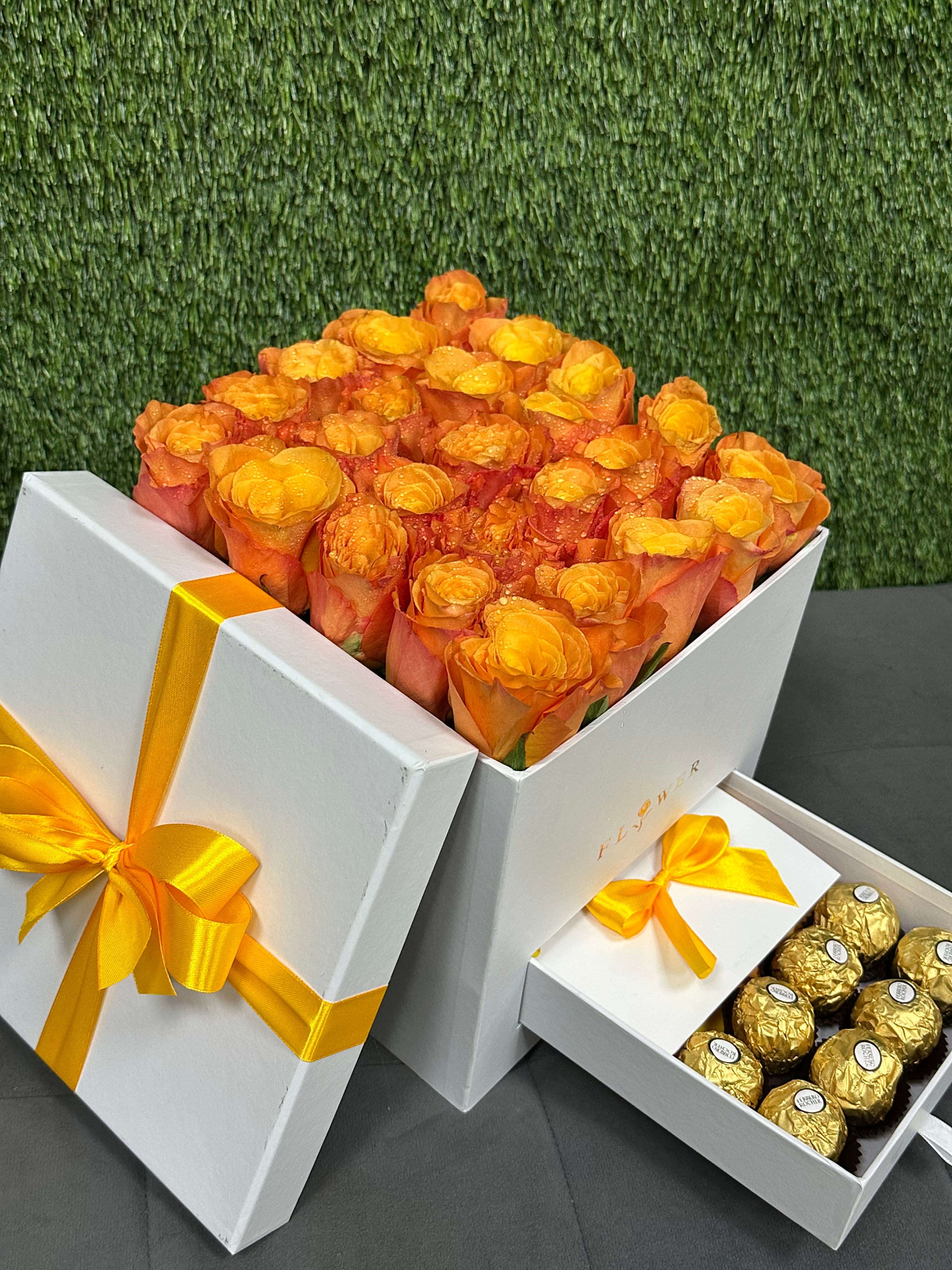 25 Rose in Box with chocolate 🍫