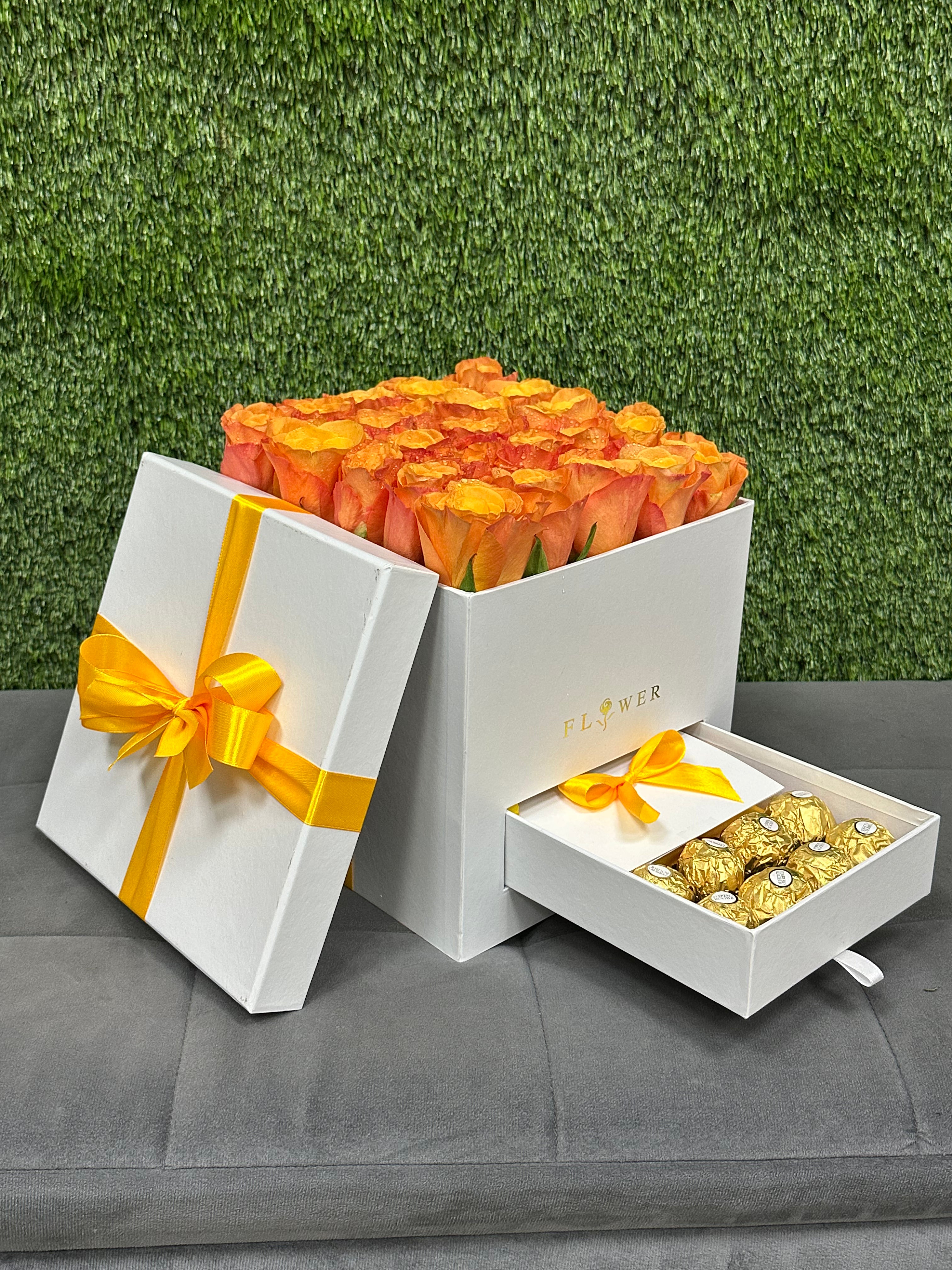 25 Rose in Box with chocolate 🍫
