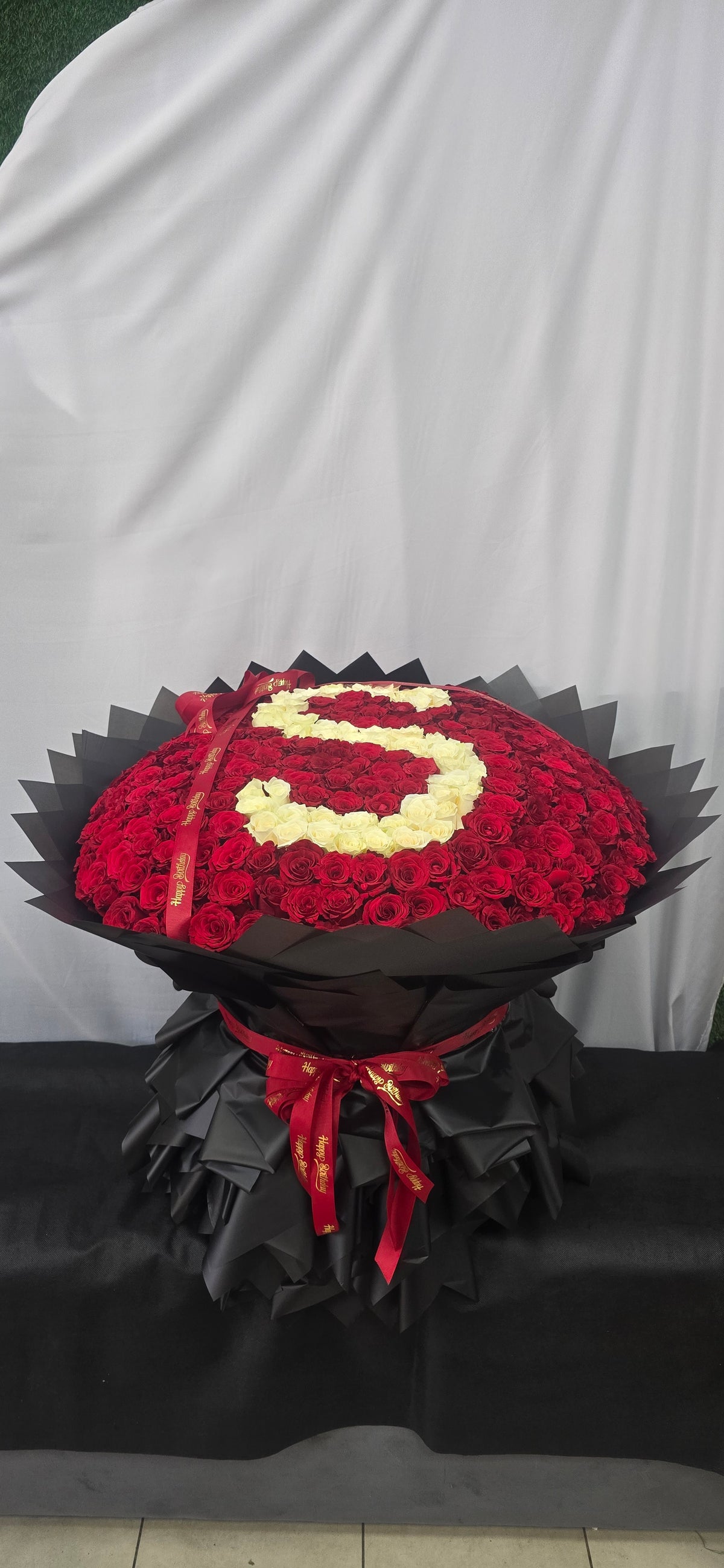300 Roses with latter